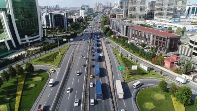  İstanbul Yeni Havalimanı’na malzeme taşıyan tırlar havadan görüntülendi