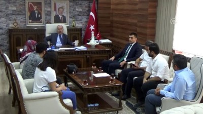 universite sinavi - Kaymakam Kaşıkçı başarılı öğrencileri kabul etti - HAKKARİ  Videosu