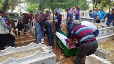 naat -  Morgda cenazeler karışınca mezar açıldı  Videosu