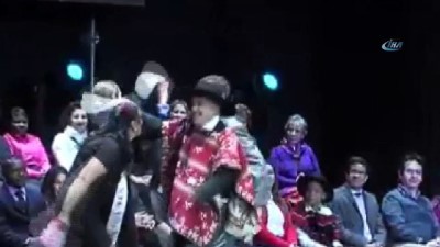 tiago -  - Şili Devlet Başkanı dans etti ülke karıştı  Videosu