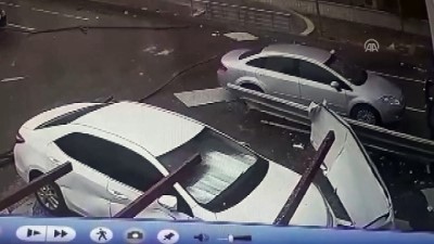 Fırtınada çatının uçma anı kameralara yansıdı - ADIYAMAN 