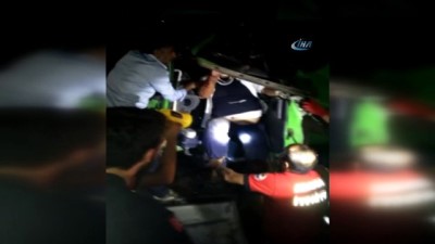  Kamyon ile çekici çarpıştı: 2 yaralı 