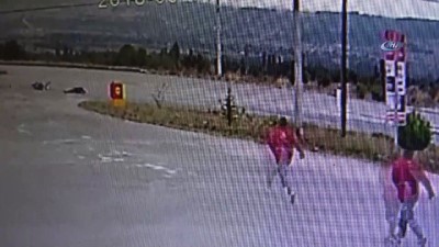  Motosiklet yağmur nedeniyle kayganlaşan zeminde böyle devrildi