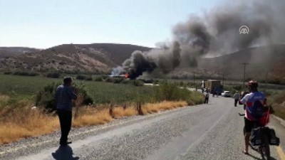 Seyir halindeki tır yandı - AYDIN 