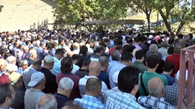  Yakılarak öldürülen yaşlı çift son yolculuğuna uğurlandı 