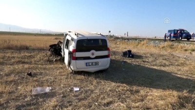 ticari arac - Hafif ticari araç şarampole devrildi: 1 ölü, 3 yaralı - AKSARAY  Videosu