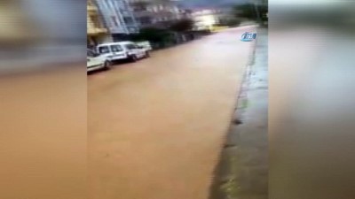  Kocaeli’de aniden bastıran yağmur zor anlar yaşattı