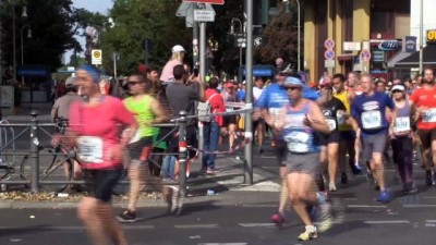 dunya rekoru -  - Uluslararası Berlin Maratonu türküler ve halaylar eşliğinde koşuldu Videosu
