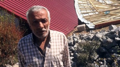  Antalya'da hortum evin çatısını uçurdu