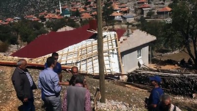 Hortum evin çatısını uçurdu - ANTALYA