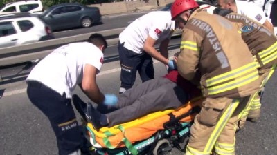  Kaza sonrası araç içinde sıkışan sürücüyü itfaiye kurtardı 