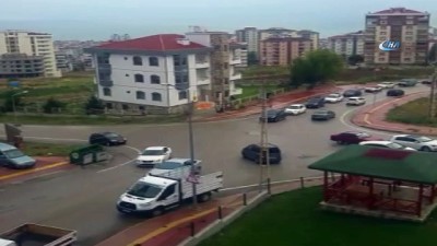  Kontrolsüz kavşakta trafik karmaşası 