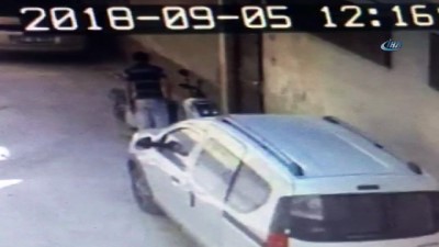  Motosikletin heybesindeki cep telefonunu böyle çaldı 