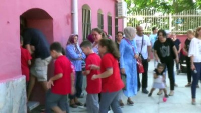 ogretmen -  Okullar açıldı, çocukların sevinci gözlerinden okundu  Videosu