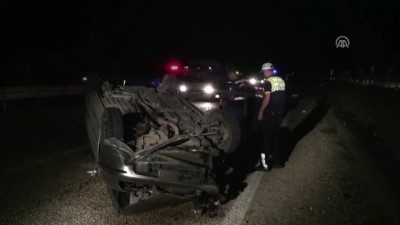 Otomobil beton bariyerlere çarptı: 1 ölü, 1 yaralı - MANİSA 