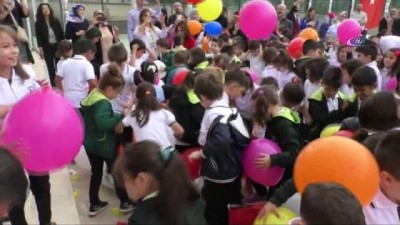 egitim ogretim yili -  Yüzlerce balonu okulun bahçesine boşalttılar  Videosu