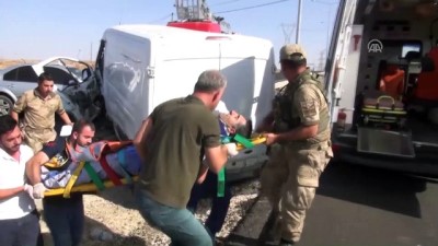 yolcu minibus - Cizre'de zincirleme trafik kazası: 1 ölü, 8 yaralı - ŞIRNAK Videosu