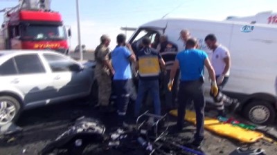 yolcu minibus -  Cizre’de zincirleme trafik kazası: 1 ölü, 8 yaralı Videosu