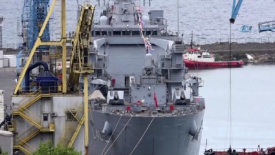  Dünyanın en büyük tank çıkarma gemisi ‘TCG Bayraktar’ Trabzon Limanı'na demirledi 