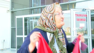  Fatma nineden teröristlere bayraklı tepki 