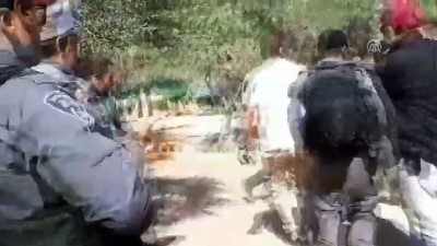 israil - İsrail polisinden Mescid-i Aksa korumalarına ve cemaate saldırı - KUDÜS  Videosu