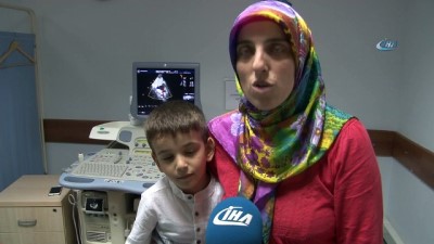 riyal -  Kalbi delik olan minik Enes ameliyatsız tedavi edildi  Videosu