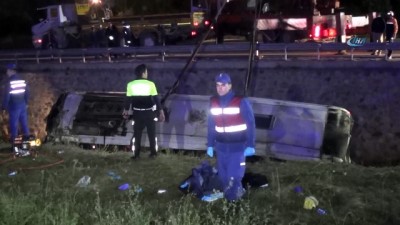 yolcu otobusu -  Oğlunun kazada öldüğünü olay yerinden geçerken öğrendi  Videosu