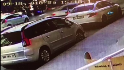  Otomobilin Özcan Yeniçeri'ye çarptığı anlar güvenlik kamerasında