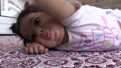 kucuk kiz -  5 Ayrı hastalığın pençesindeki Minik Hiranur, yutkunursa ölecek  Videosu