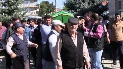 kabristan - Afyonkarahisar'daki otobüs kazası - Muavin Mercan toprağa verildi - AFYONKARAHİSAR  Videosu