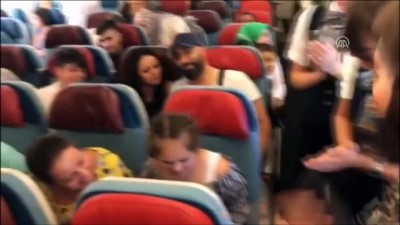 Down sendromlu gence uçakta doğum günü - İSTANBUL 