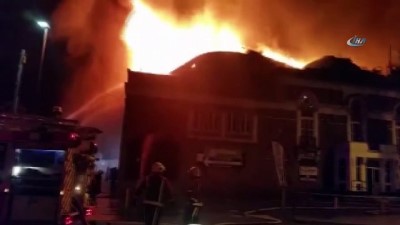  - İngiltere’de Tarihi Binada Yangın 