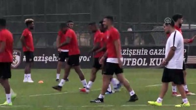 tezahur - Teknik direktör Yalçın Koşukavak: '1-0 olsun bizim olsun' - GAZİANTEP  Videosu