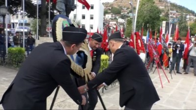 osmanpasa -  Törende rahatsızlanan 88 yaşındaki Kore Gazisi polis otosu ile evine götürüldü  Videosu