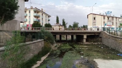 kar suyu -  Uzun yıllar sonra kuruyan ırmak ilçe halkını endişelendiriyor  Videosu