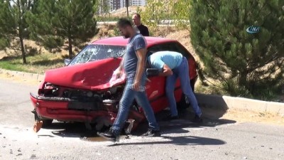  Sivas'ta otomobiller çarpıştı: 4 yaralı 