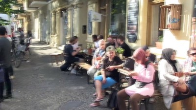 molotof kokteyli -  - Berlin Başkonsolosu saldırıya uğrayan Türk Eğitim Derneği'ne ziyaret Videosu