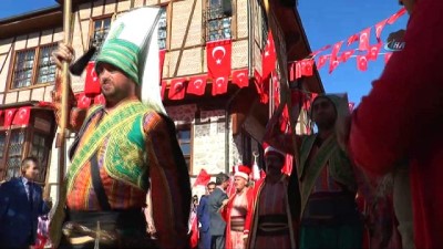 profesor -  'Dünyanın merkezi'nde kurtuluş sevinci Videosu