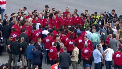 motosikletci -  Türkiye'de ilginç yarış...Motosiklet F-16'ya karşı yarıştı  Videosu