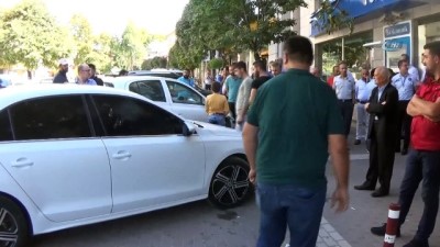  Zanlı, polisi metrelerce sürükledi