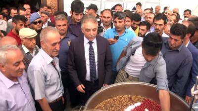 Hakkari'de emniyetten aşure dağıtımı