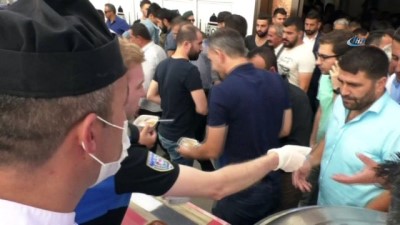  Hakkari polisi 2 bin kişiye aşure dağıttı 