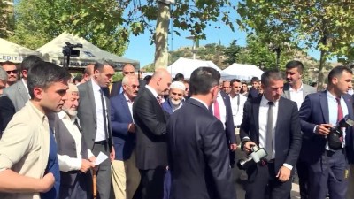 İçişleri Bakanı Süleyman Soylu, Hacıbayram'da aşure dağıttı - ANKARA 