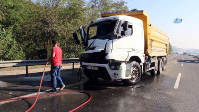 yangin tupu -  Kamyona giren arı kaza yaptırdı  Videosu