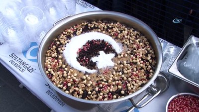  Sultangazi’de 10 bin kişiye aşure ikram edildi 