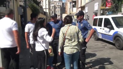 yabanci dil -  Beyoğlu'nda kaybolan çocuk, polis tarafından ailesine teslim edildi  Videosu