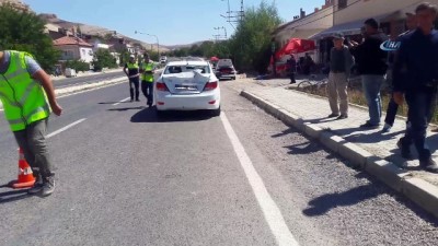  Dikkatsiz sürücü, baba ile kızını ağır yaraladı 