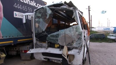 saglik ekibi -  Kocaeli TEM'de servis midibüsü devrildi: 1 ölü 18 yaralı  Videosu