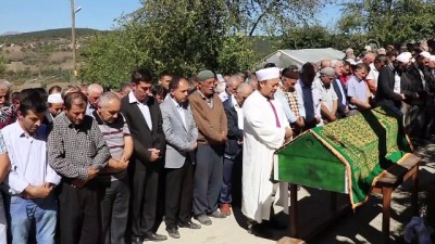 koy mezarligi - Trafik kazasında ölen öğretmen toprağa verildi - BOLU  Videosu