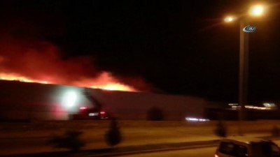  Aydın'da süt fabrikasında yangın. İtfaiye ekiplerinin müdahalesi sürüyor